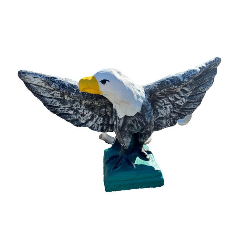 Aguila de piedra alas abiertas