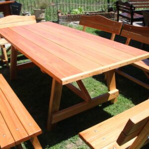 Mesa de barbacoa con bancos